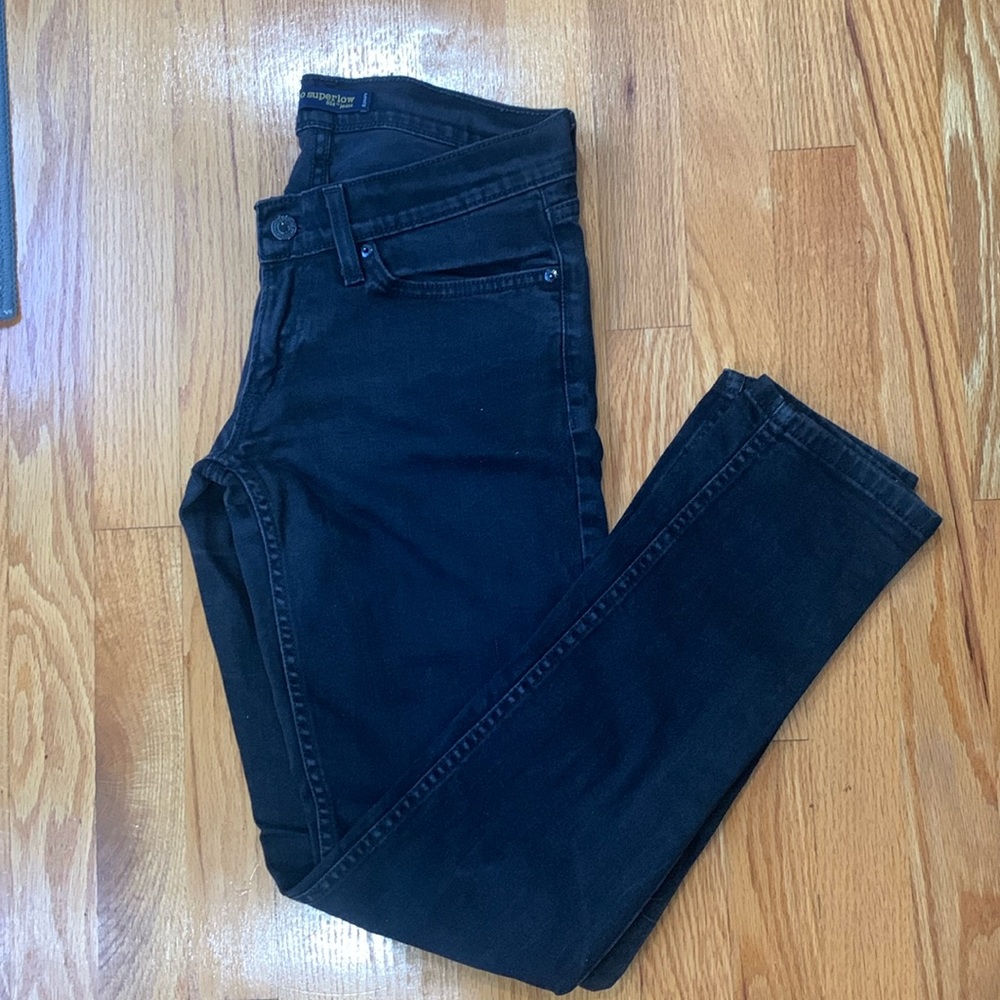 Levi’s black superlow 524 skinny jeans. Size 7M. Low rise . Good condition.